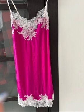 Natori Fuchsia Slip with White Lace Trim